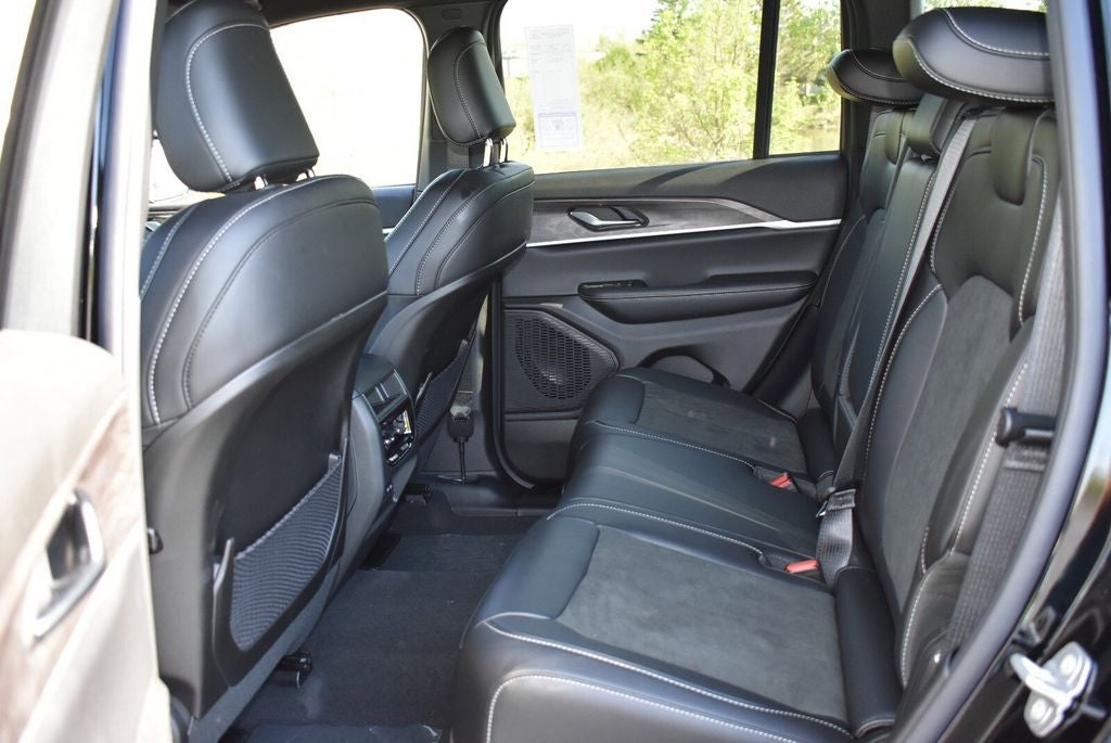 2026 Jeep Grand Cherokee Altitude