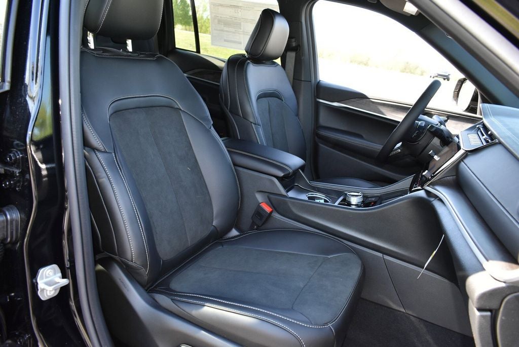 2026 Jeep Grand Cherokee Altitude