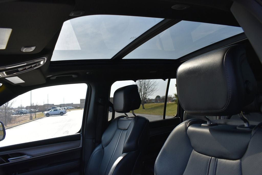 2025 Jeep Wagoneer Base