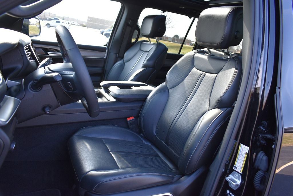 2025 Jeep Wagoneer Base