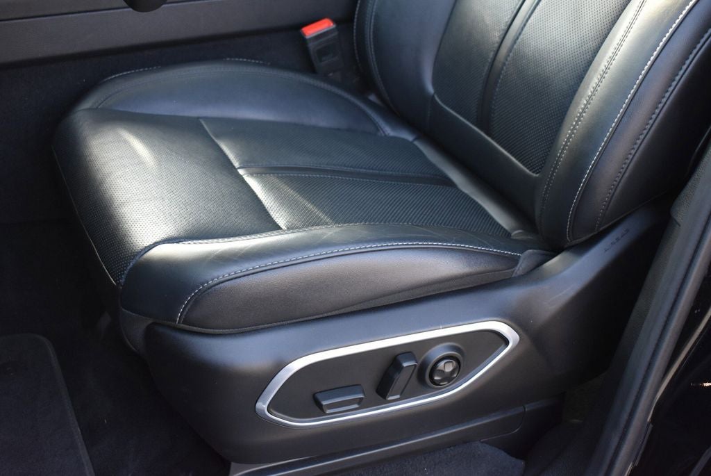 2025 Jeep Wagoneer Base