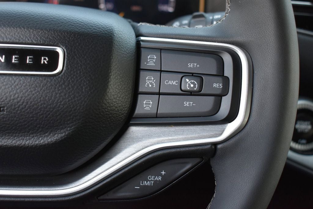 2025 Jeep Wagoneer Base