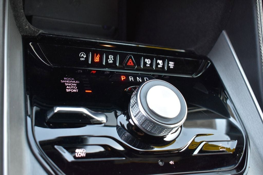 2025 Jeep Wagoneer Base