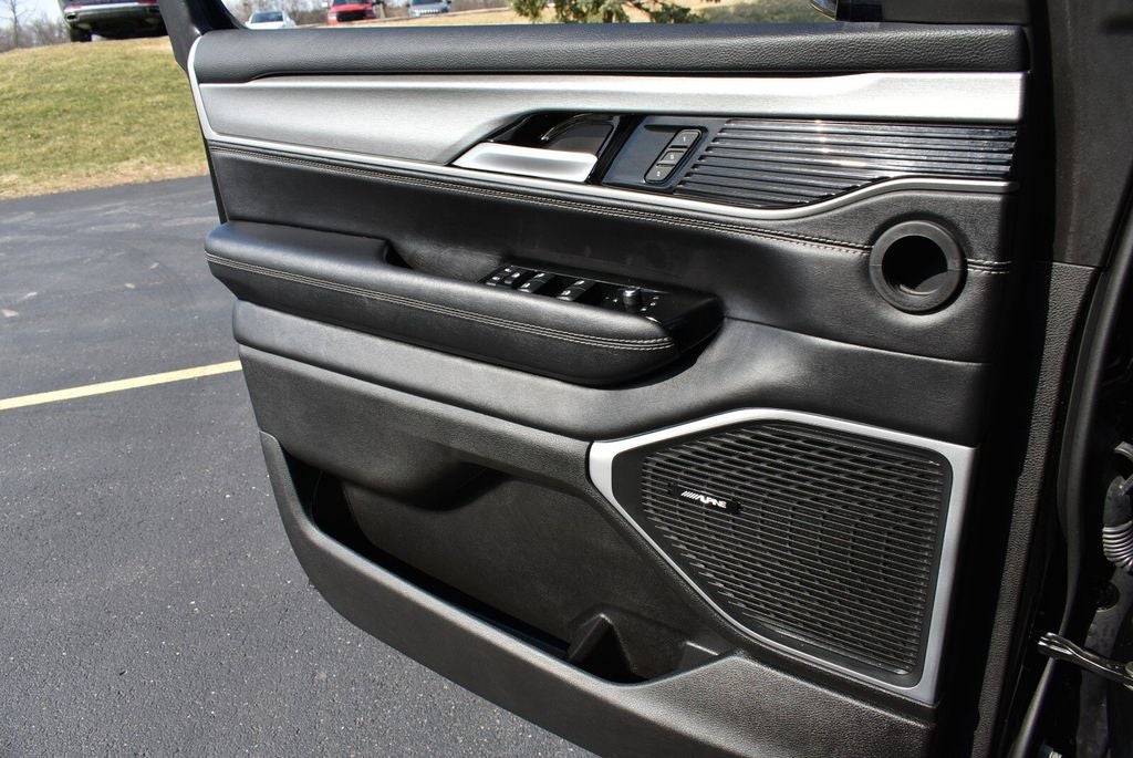 2025 Jeep Wagoneer Base