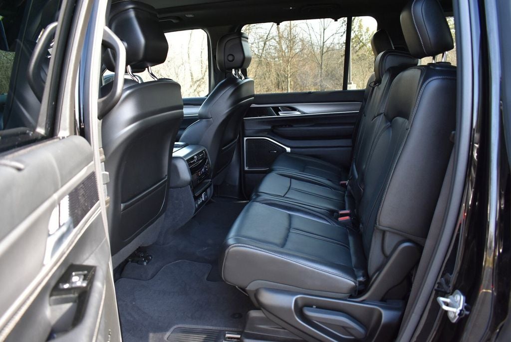 2025 Jeep Wagoneer Base