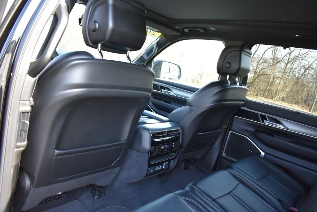 2025 Jeep Wagoneer Base