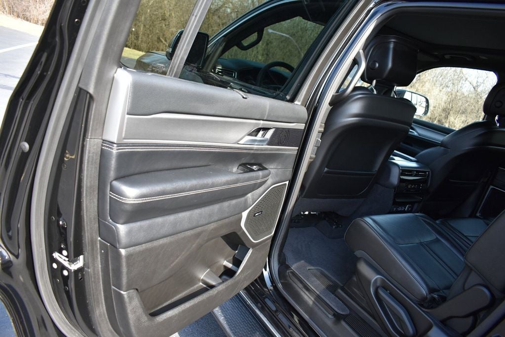 2025 Jeep Wagoneer Base