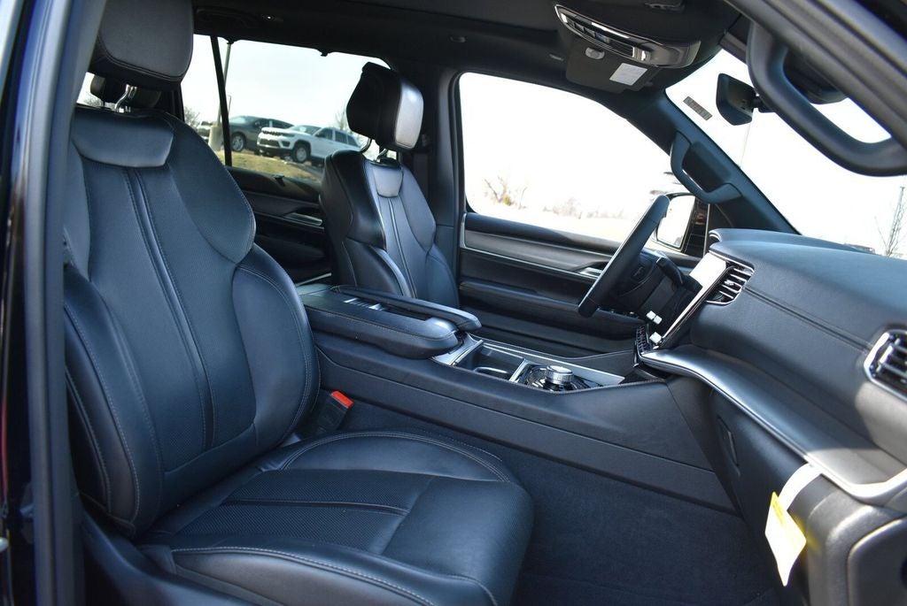 2025 Jeep Wagoneer Base