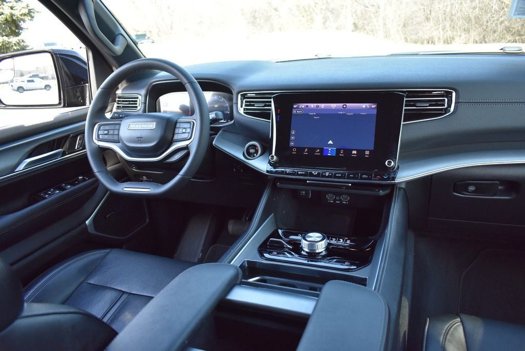 2025 Jeep Wagoneer Base