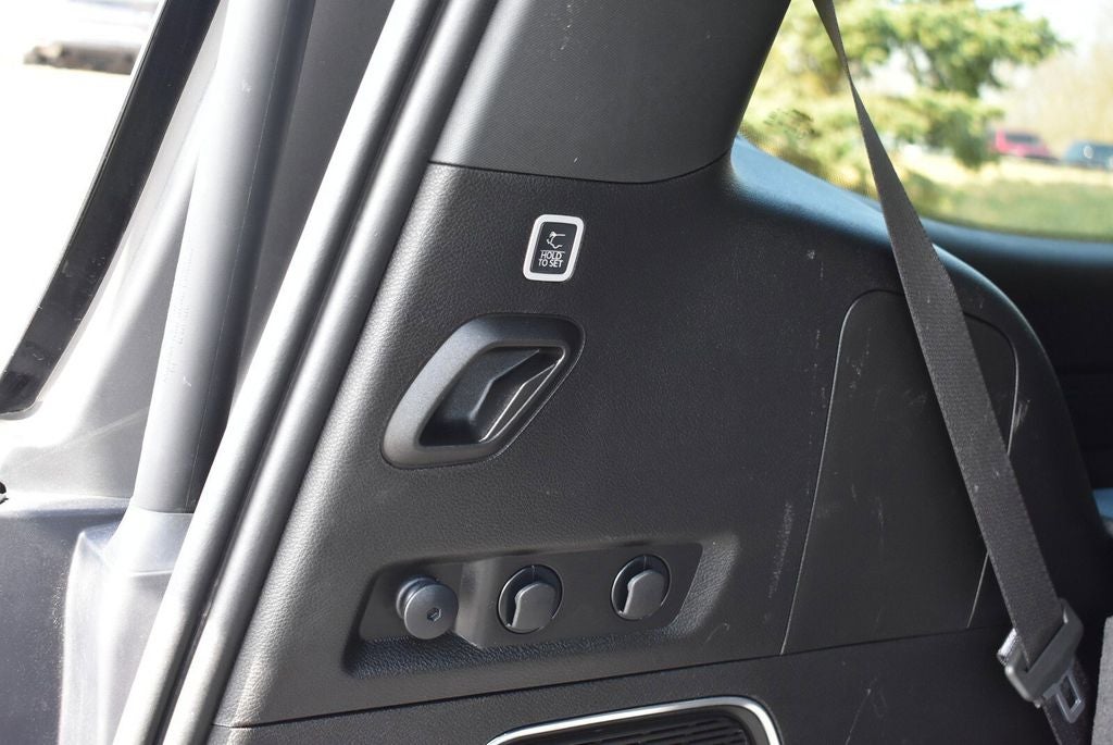 2025 Jeep Wagoneer Base