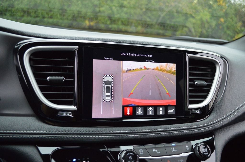 2026 Chrysler Pacifica Select