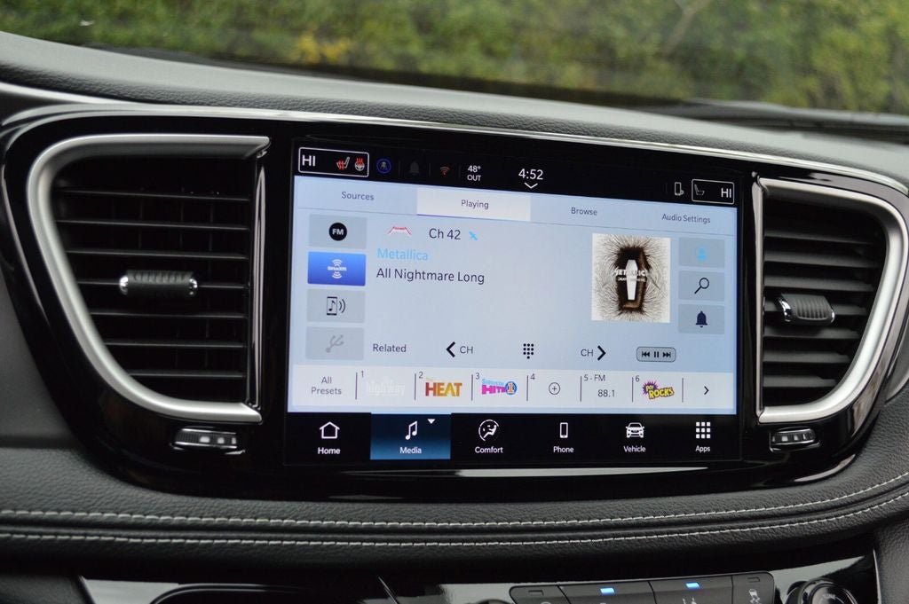 2026 Chrysler Pacifica Select