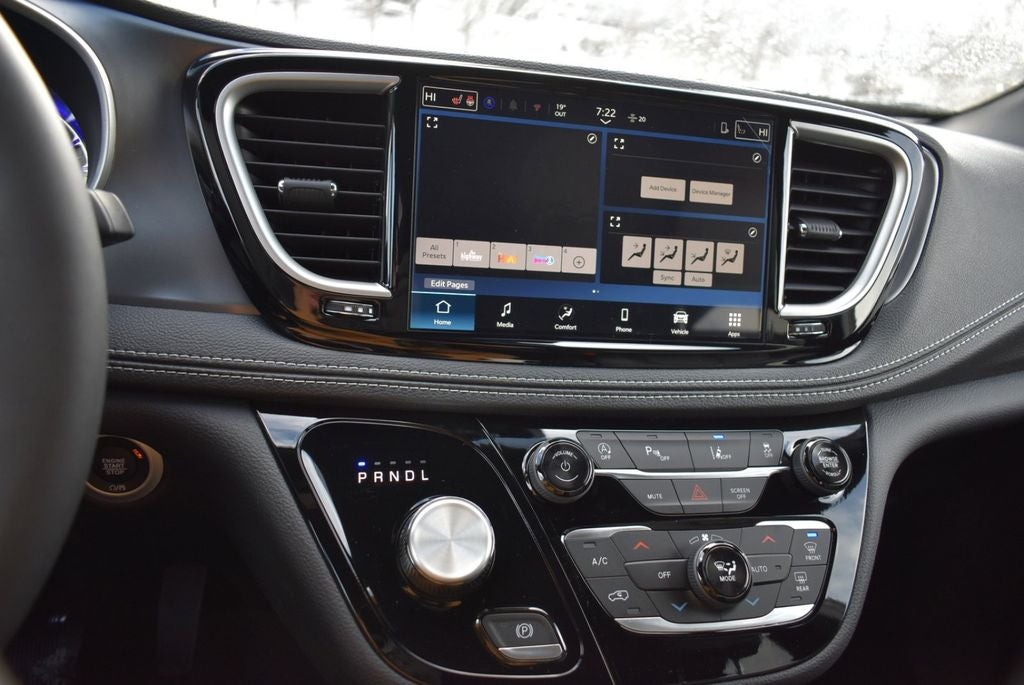 2026 Chrysler Pacifica Select