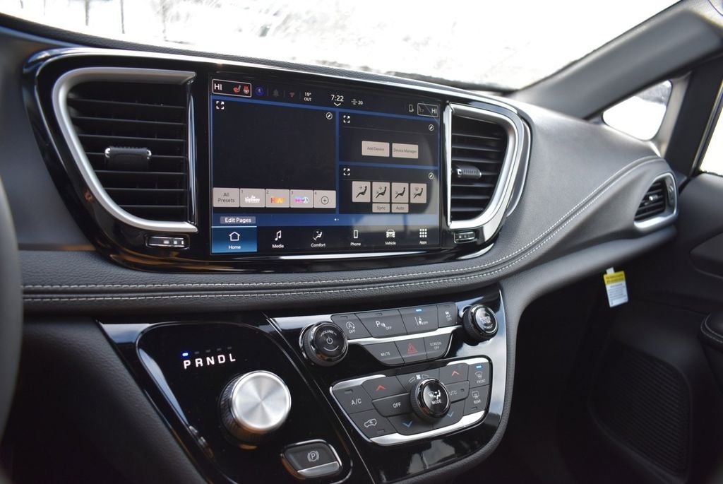 2026 Chrysler Pacifica Select