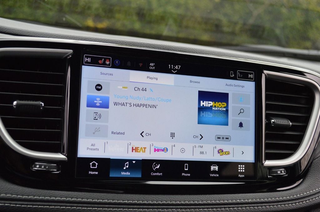 2026 Chrysler Pacifica Select