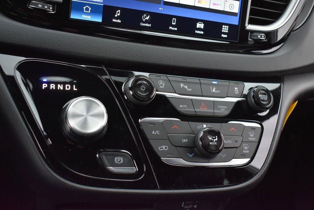 2026 Chrysler Voyager LX