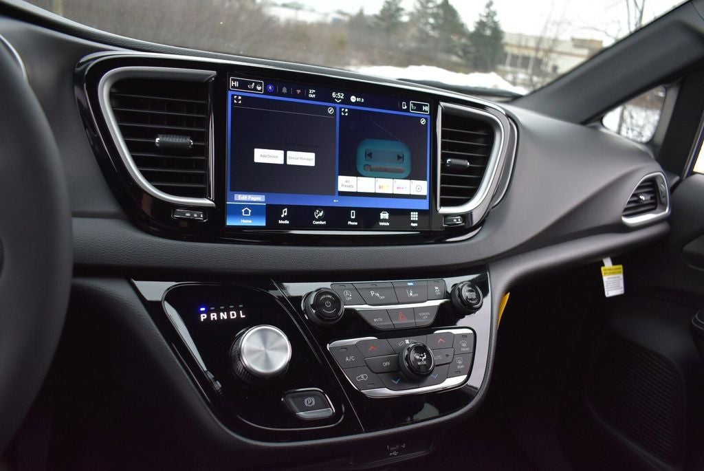 2026 Chrysler Voyager LX