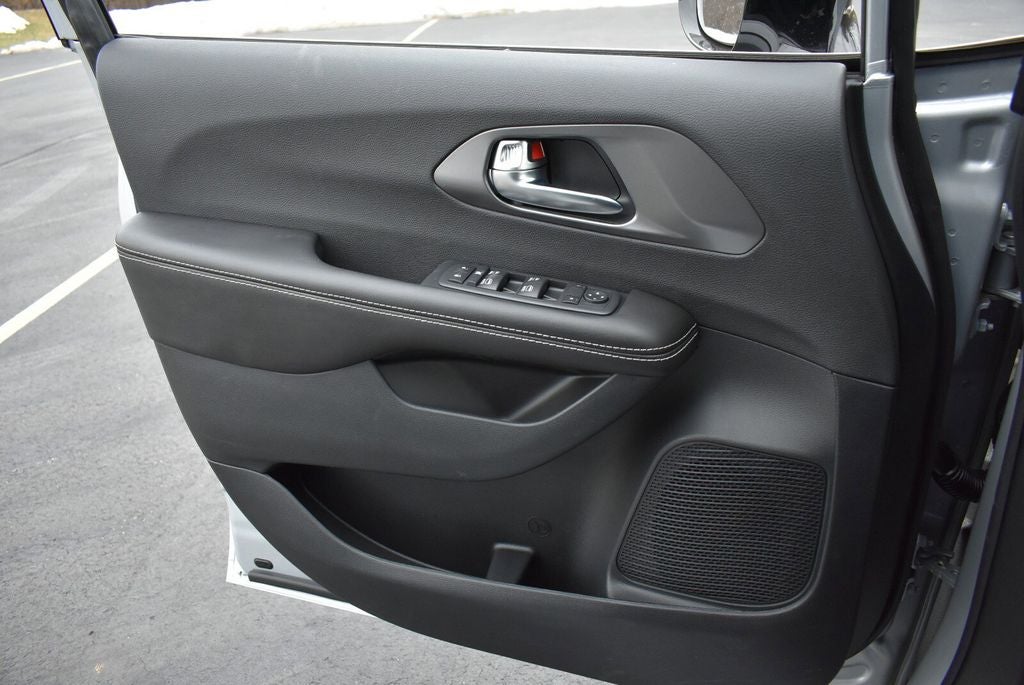 2026 Chrysler Voyager LX