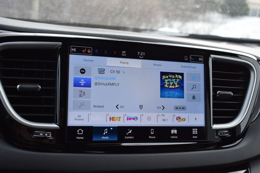 2026 Chrysler Voyager LX