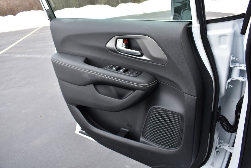 2026 Chrysler Voyager LX