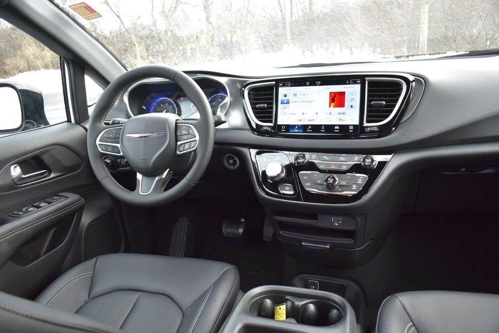 2026 Chrysler Voyager LX