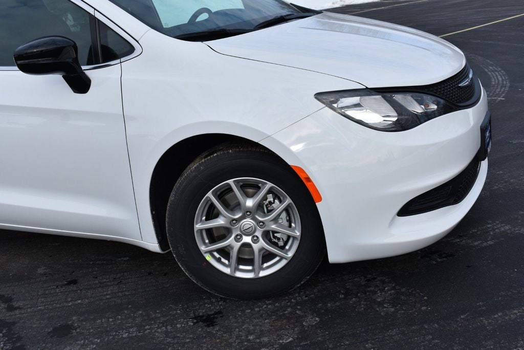 2026 Chrysler Voyager LX