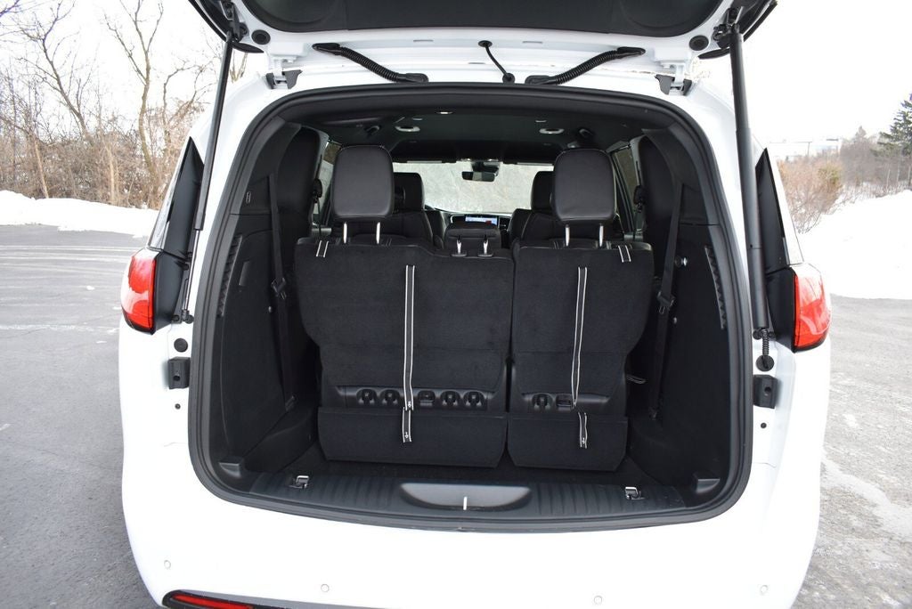 2026 Chrysler Voyager LX