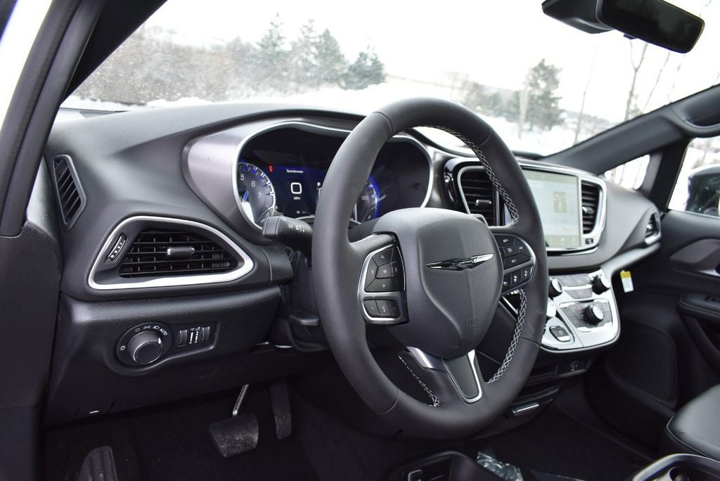 2026 Chrysler Voyager LX