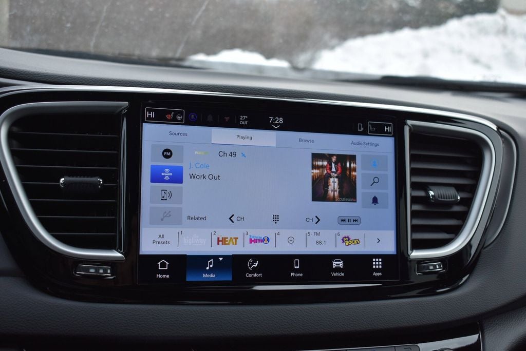 2026 Chrysler Voyager LX