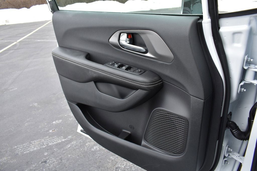 2026 Chrysler Voyager LX