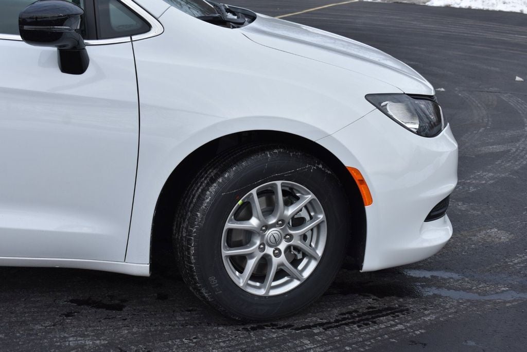 2026 Chrysler Voyager LX