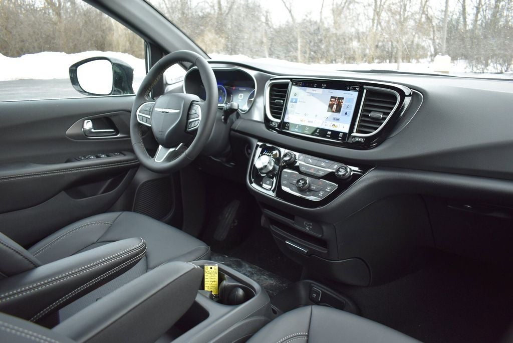 2026 Chrysler Voyager LX