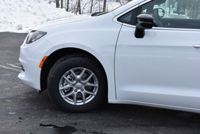2026 Chrysler Voyager LX