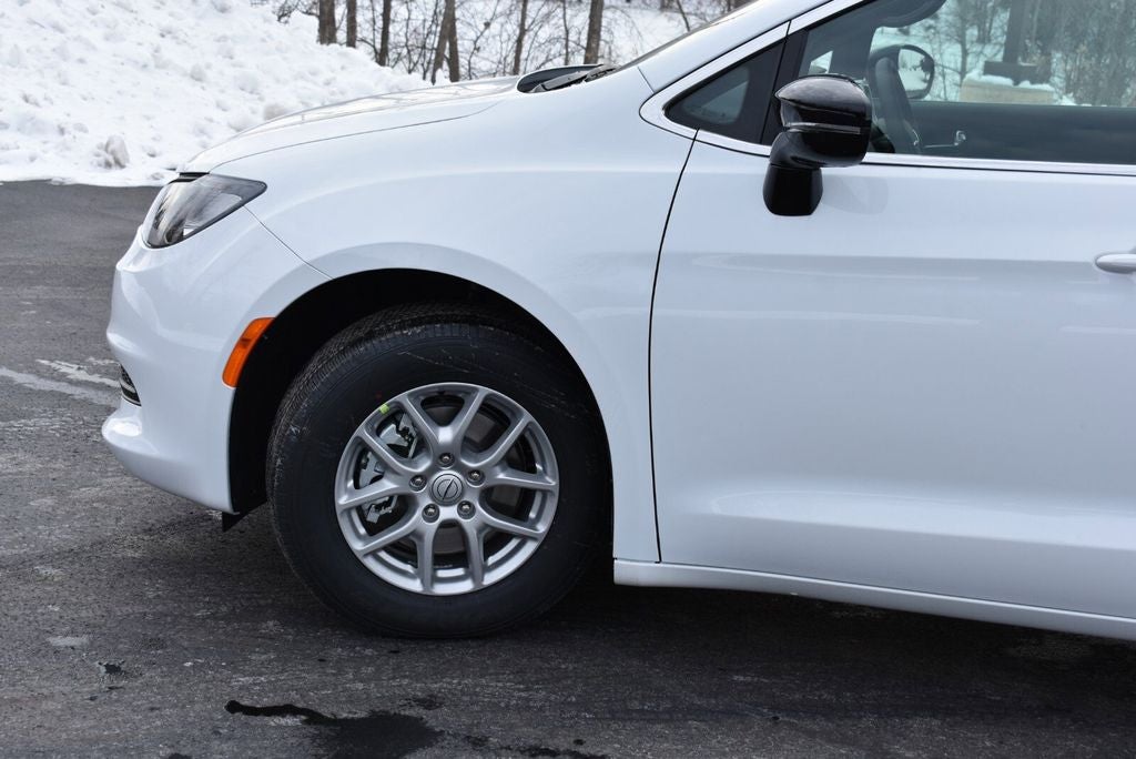 2026 Chrysler Voyager LX