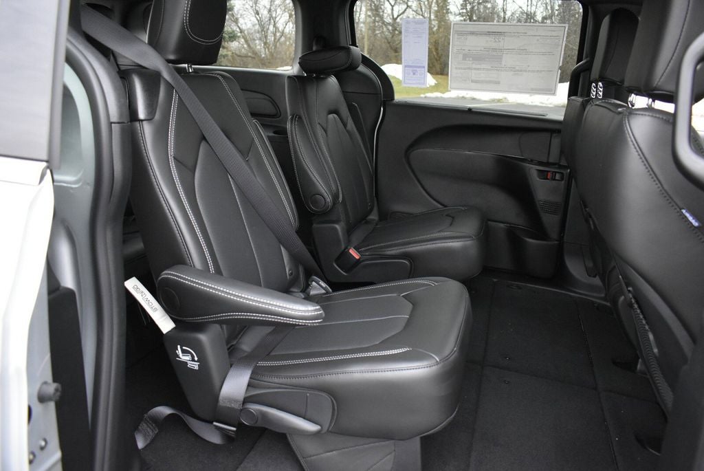 2026 Chrysler Voyager LX