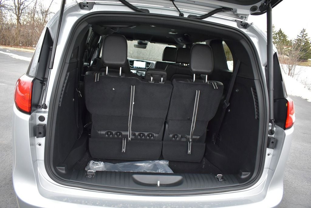 2026 Chrysler Voyager LX