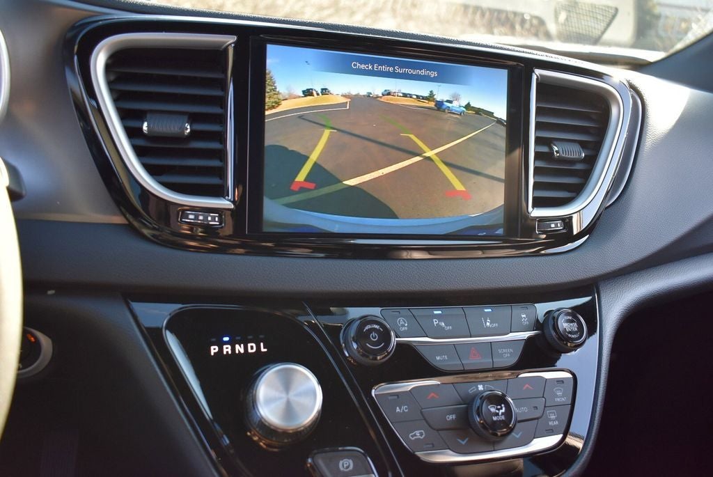 2026 Chrysler Voyager LX