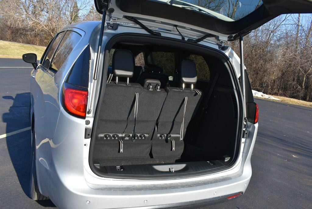 2026 Chrysler Voyager LX