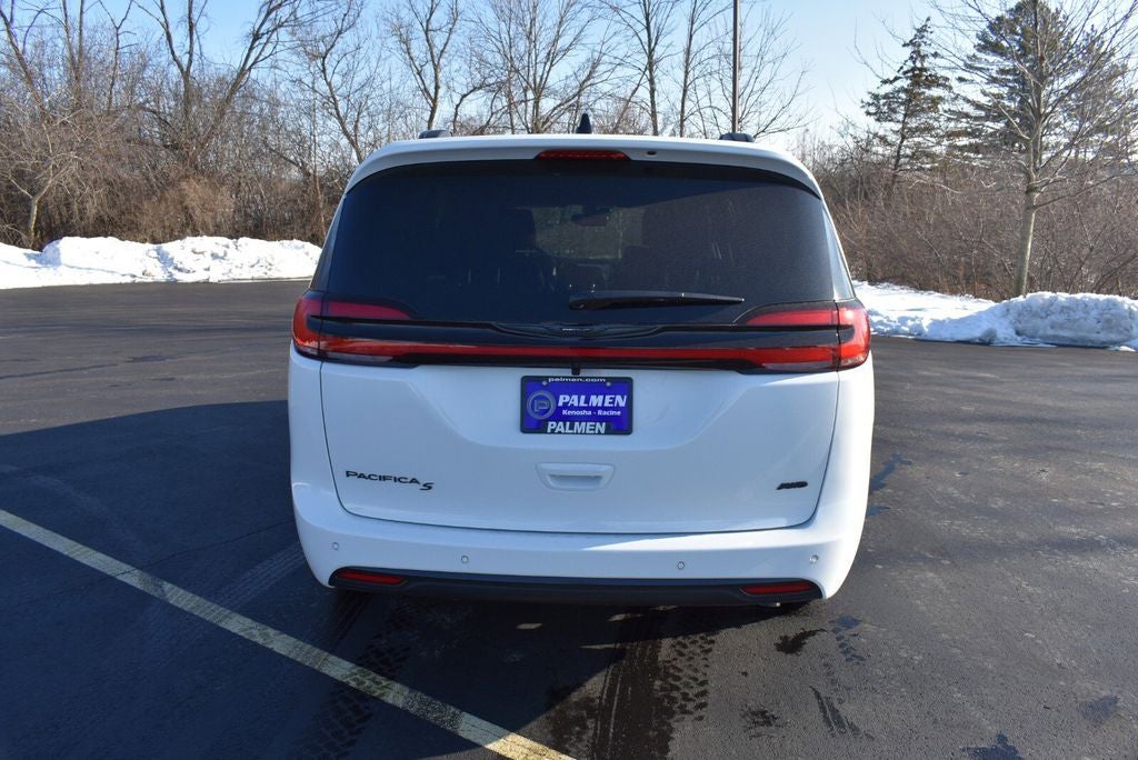 2026 Chrysler Pacifica Select