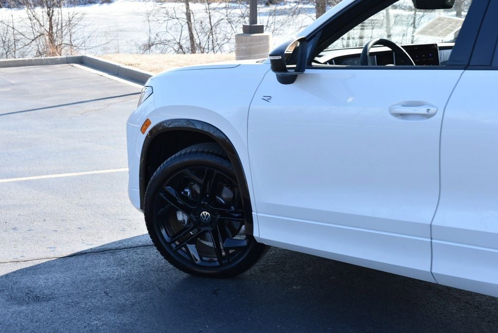2025 Volkswagen Tiguan 2.0T SE R-Line Black
