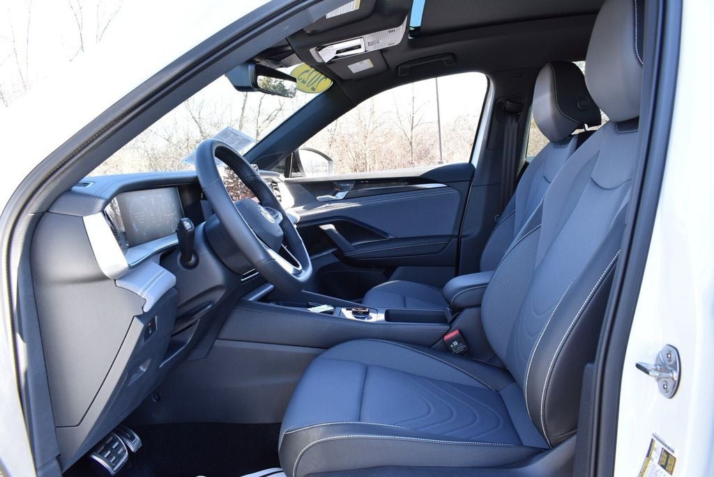 2025 Volkswagen Tiguan 2.0T SE R-Line Black