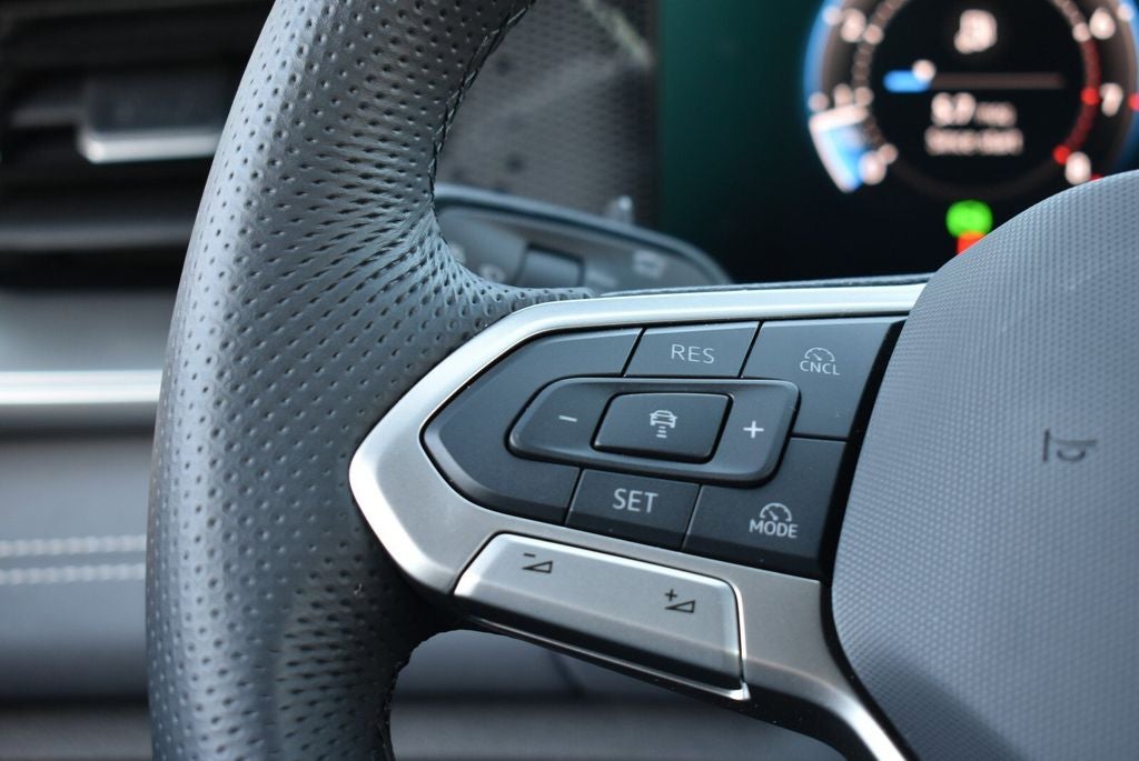 2025 Volkswagen Tiguan 2.0T SE R-Line Black